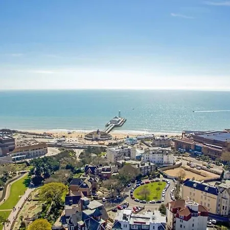 Flat-B, 4 Adults, 20 Mins To Beach, Netflix, Wifi, Sleeps 4 Adults-3